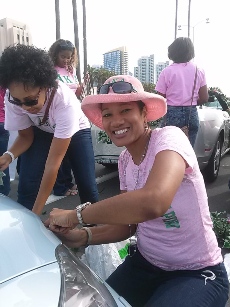 Lan Jefferson of Alpha Kappa Alpha Sorority helps get a parade float ready to go